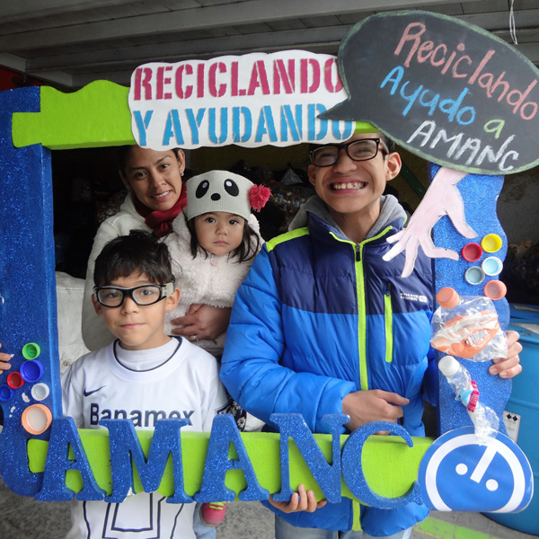 Reciclando y Ayudando