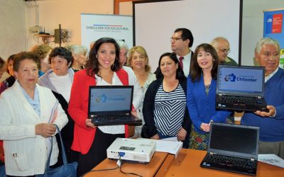 Vecinos de Quinta Normal aprenden cómo valorizar y reciclar sus residuos electrónicos junto a fundación Chilenter