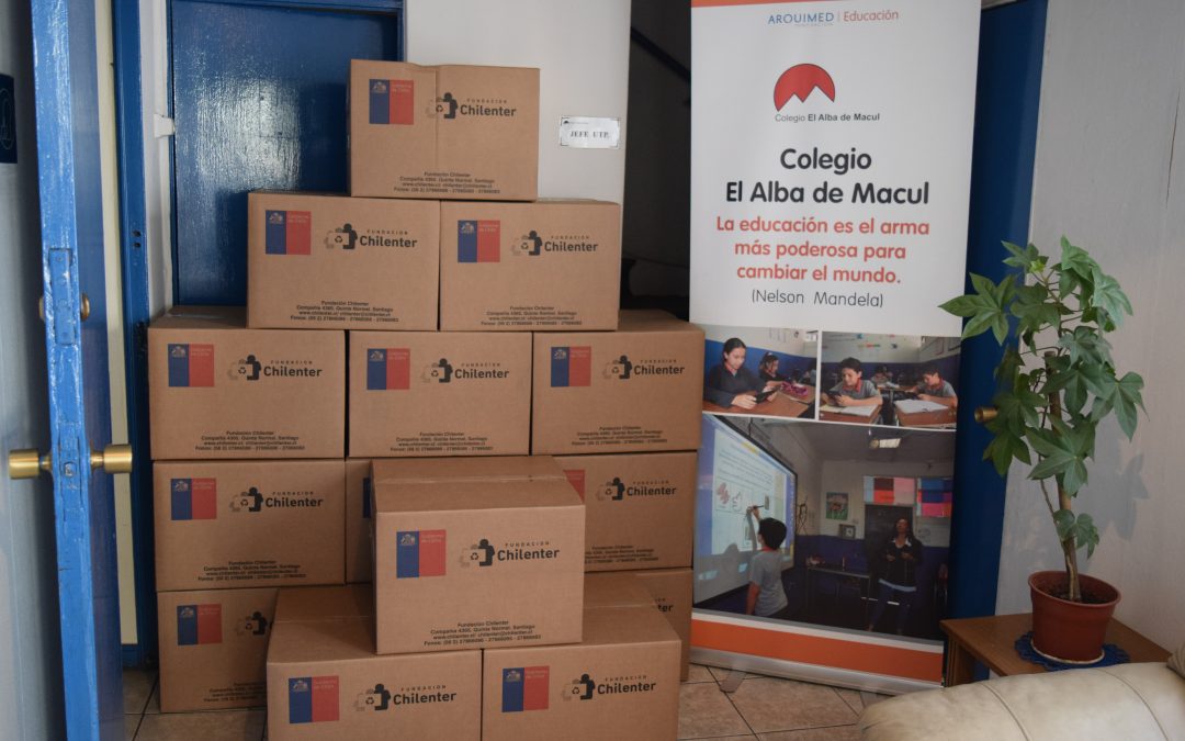 Colegios de la región Metropolitana fueron beneficiados con 434 computadores de Chilenter y Enlaces