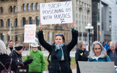 La Marcha para poner fin a la era del plástico, liderada por pueblos indígenas y líderes comunitarios afectados, expone cómo el plástico envenena a las personas durante todo su ciclo de vida